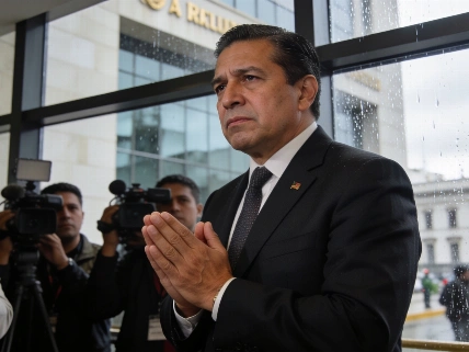 El ministro Elmer Cuba pidió disculpas tras sus dichos sobre inundaciones en Lima Agencia La Provincia